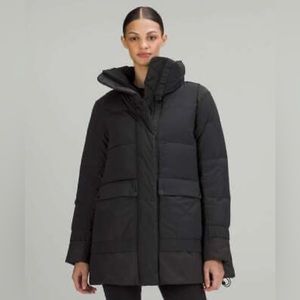 NWT, size 8, black, Same style as Canada team outfit at 2022 winter
Olympic.